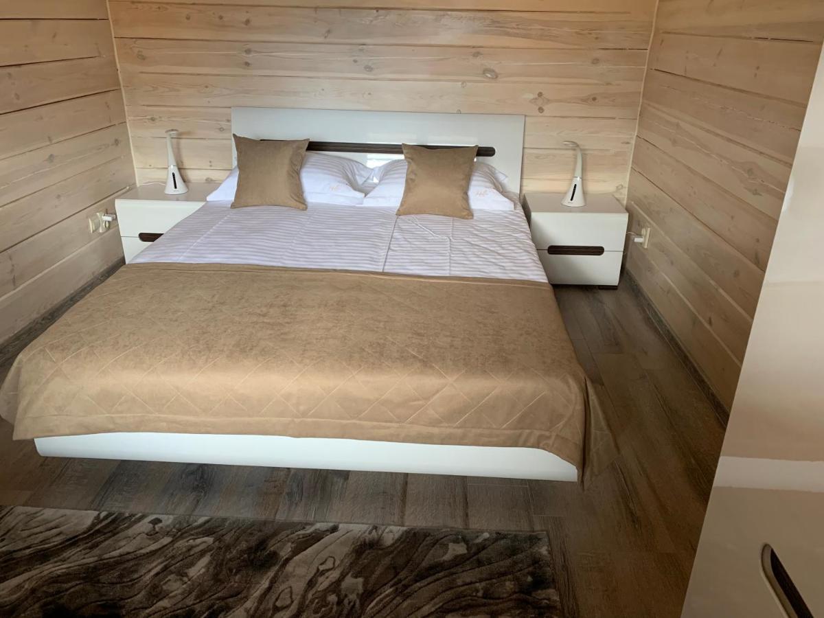 Villa Family Wood